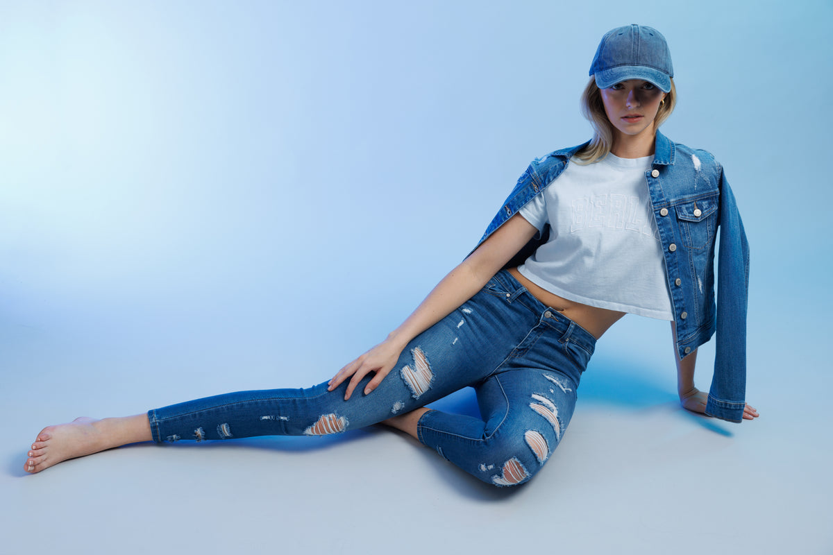 How To Wear Denim Jackets For Fall A Timeless Staple For Women