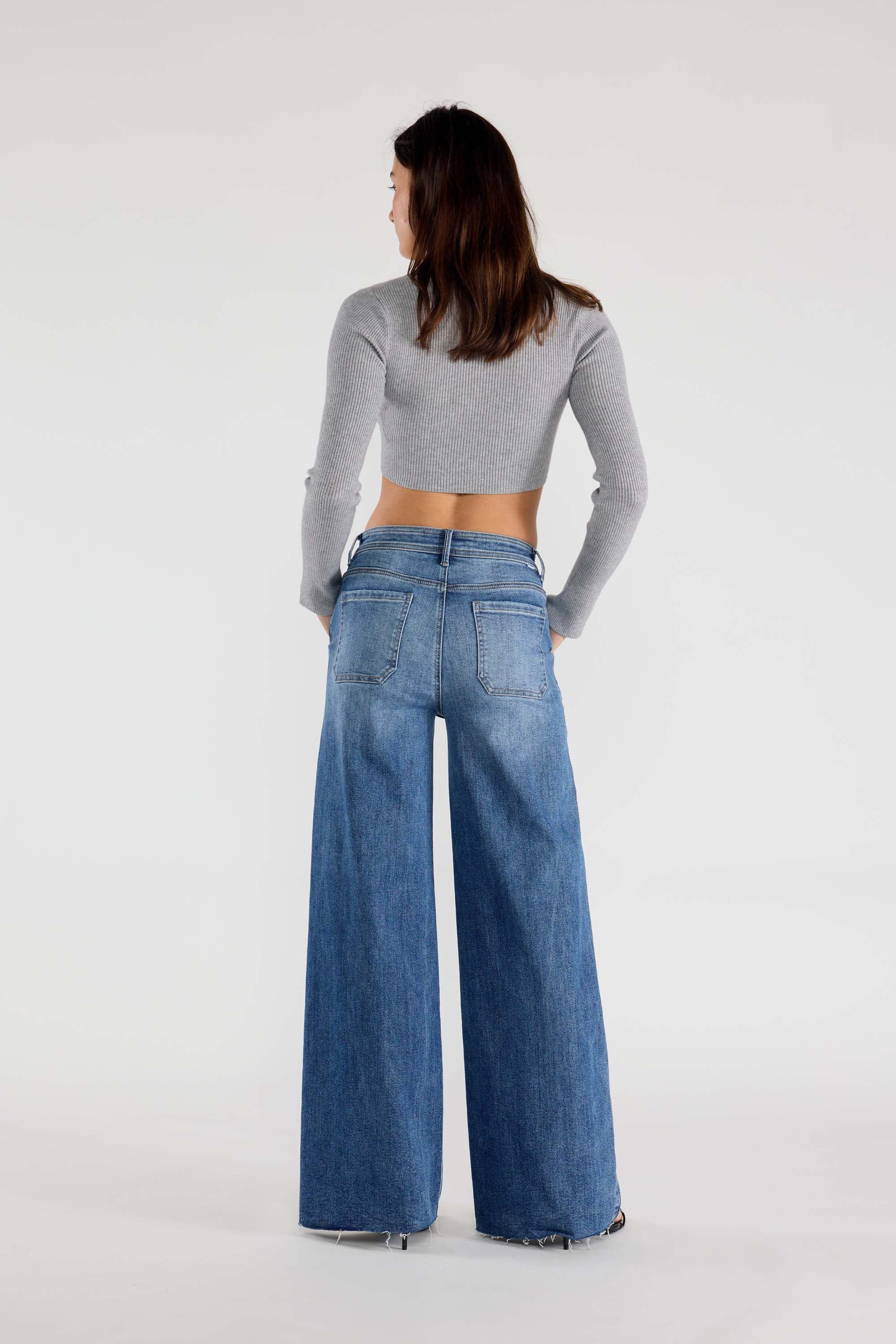 Wide Straight Jeans 14